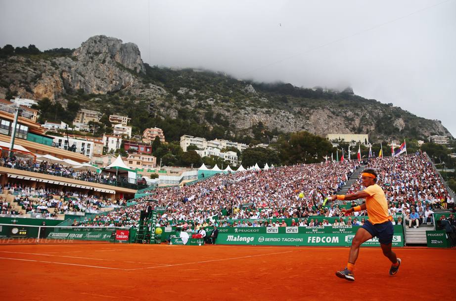 Sfida finale bellissima di Rafa Nadal con Gael Monfils. Lo spagnolo trionfa alla 100ª finale in carriera, la decima nel Principato: 7-5 5-7 6-0 al termine di quasi tre ore di battaglia sotto un cielo nuvoloso che ha portato la pioggia (Getty Images)